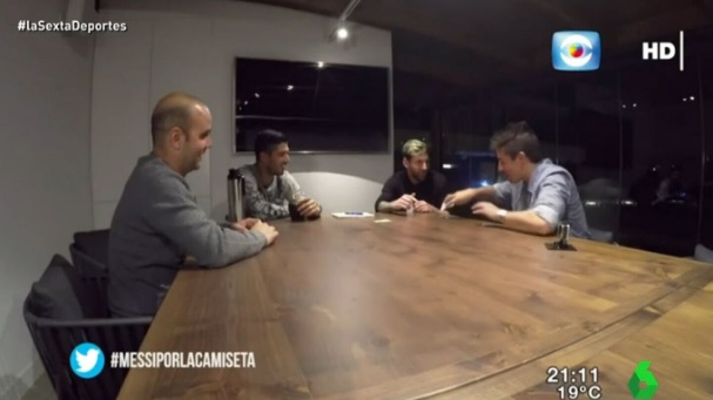 Leo Messi y Luis Su&aacute;rez, en una entrevista para la televisi&oacute;n uruguaya