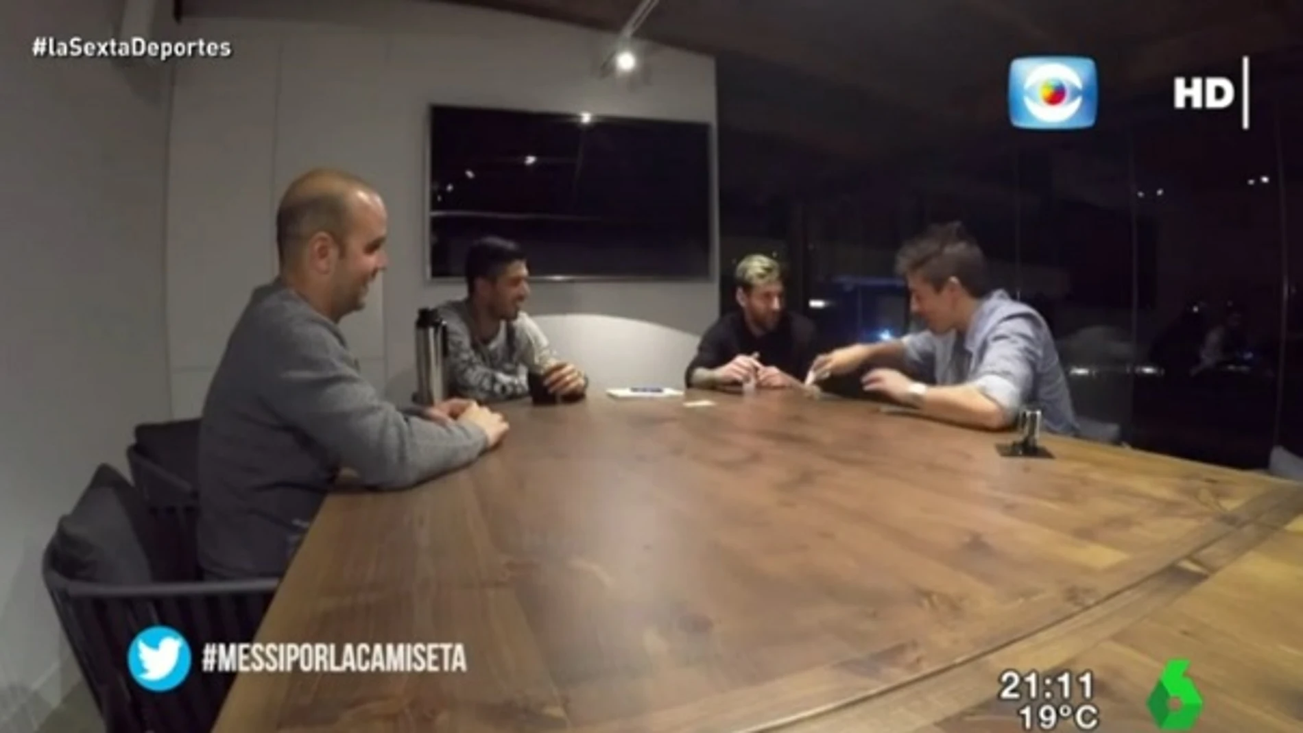 Leo Messi y Luis Suárez, en una entrevista para la televisión uruguaya