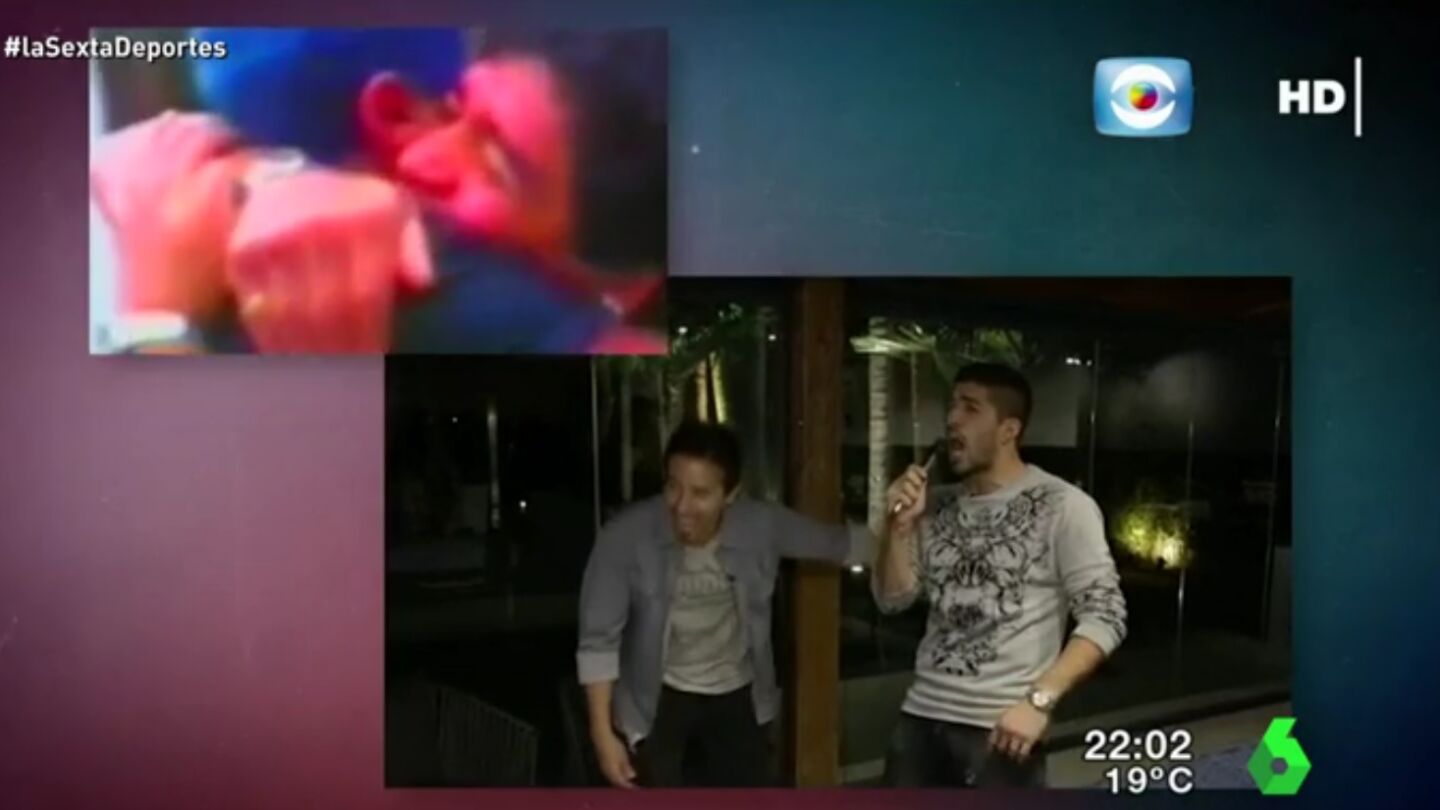 Luis Su&aacute;rez canta 'La Mano de Dios'