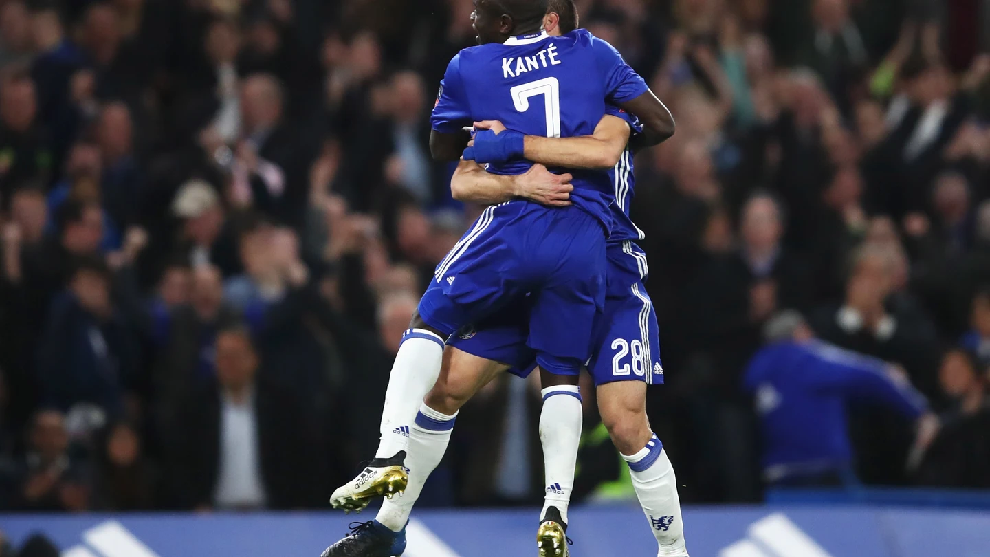 Kanté celebrando su gol frente al Manchester United Kanté celebrando su gol frente al Manchester United