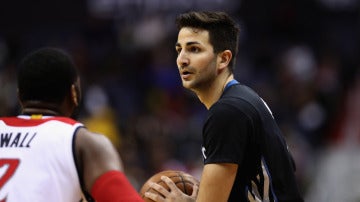 Ricky Rubio lleva el balón en un partido con los Timberwolves