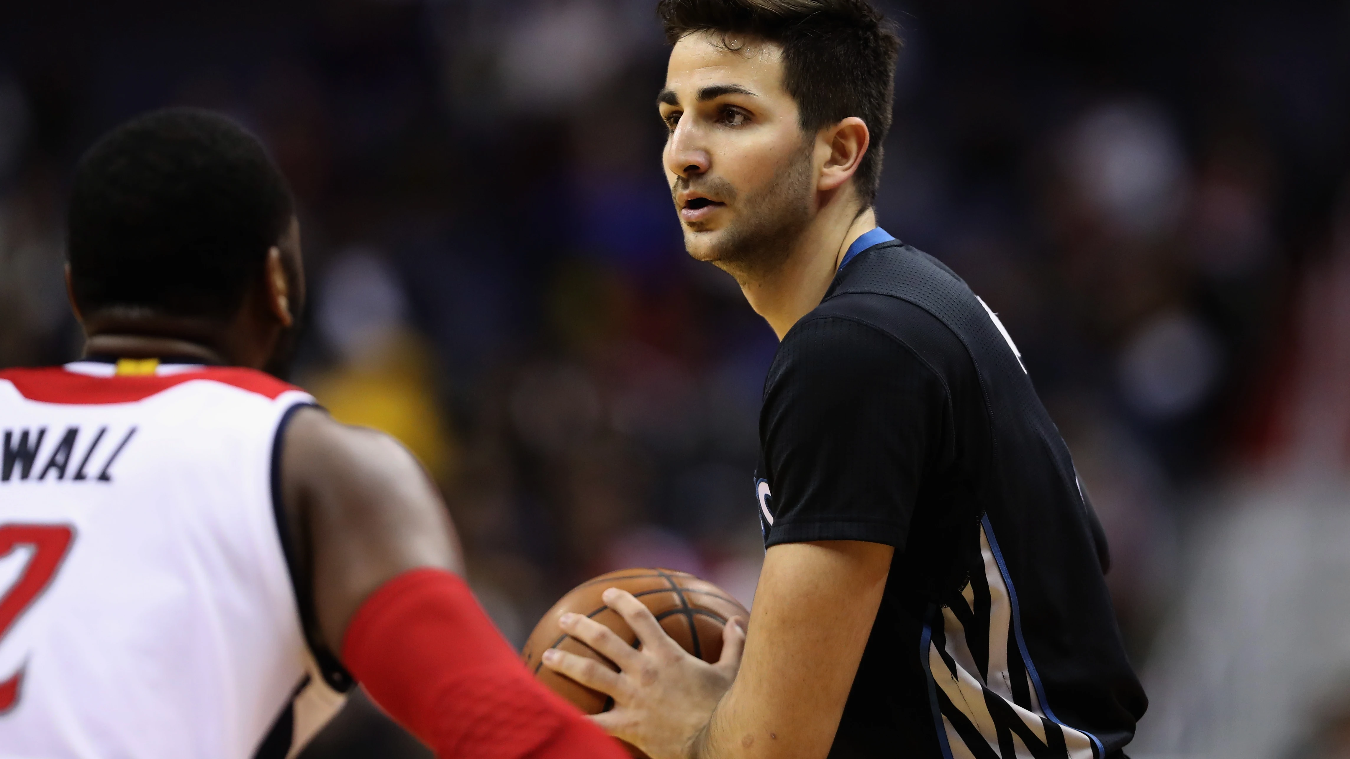 Ricky Rubio lleva el balón en un partido con los Timberwolves