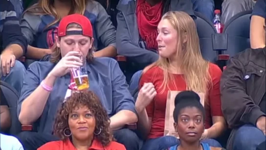 Una pareja acaba mal por una Kiss Cam Una pareja acaba mal por una Kiss Cam
