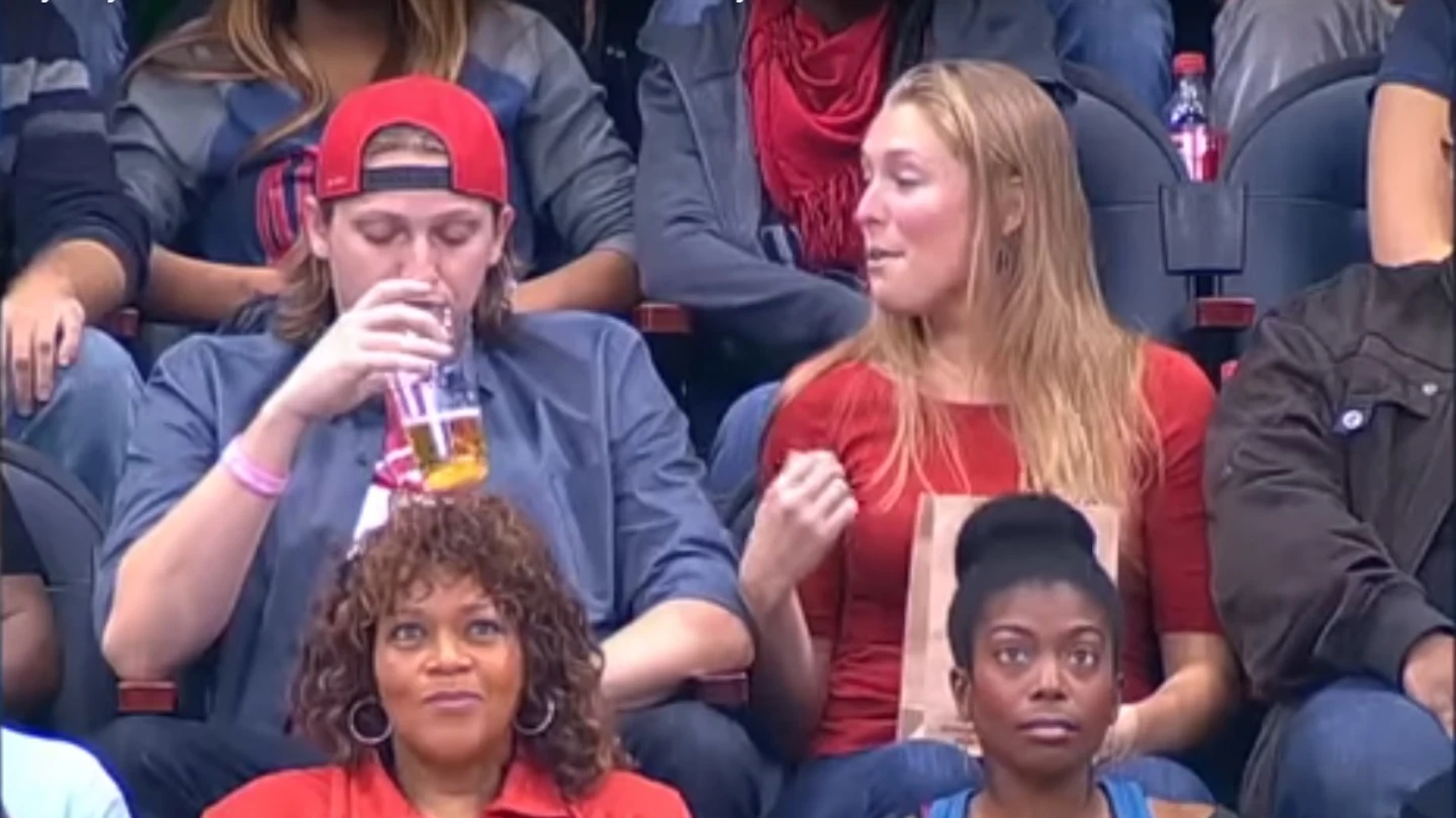 Una pareja acaba mal por una Kiss Cam Una pareja acaba mal por una Kiss Cam