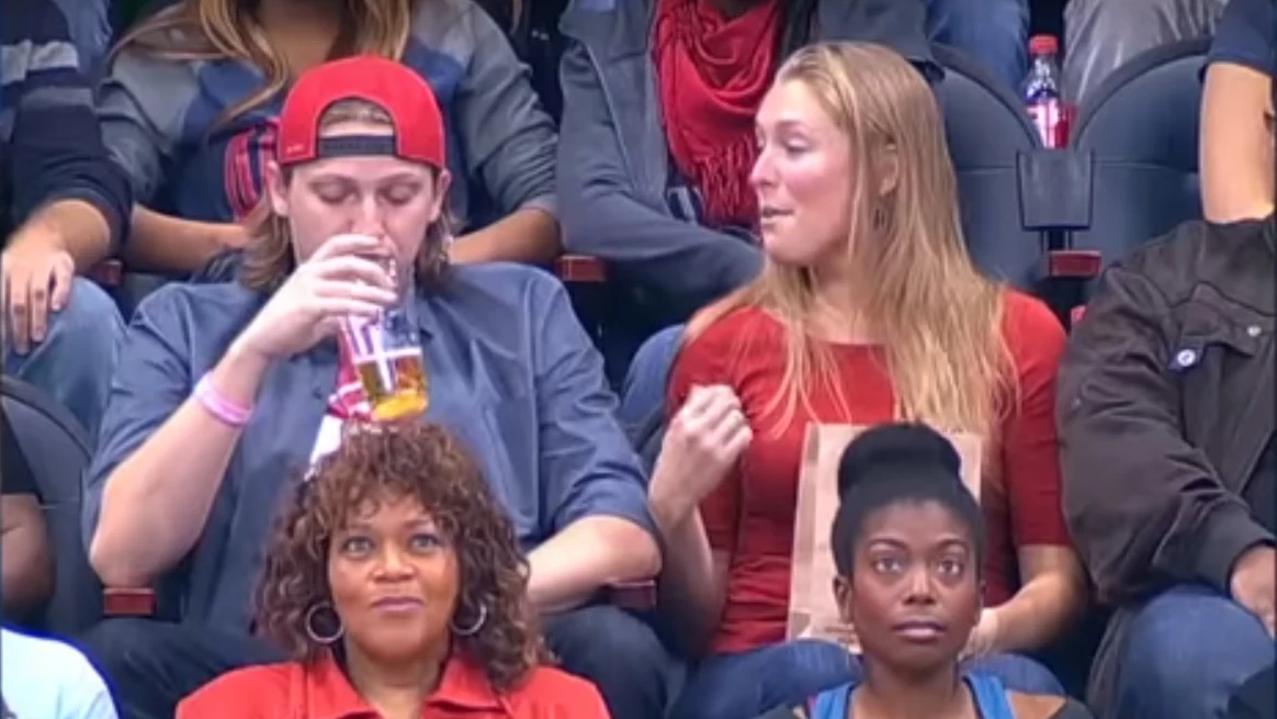 Una pareja acaba mal por una Kiss Cam Una pareja acaba mal por una Kiss Cam