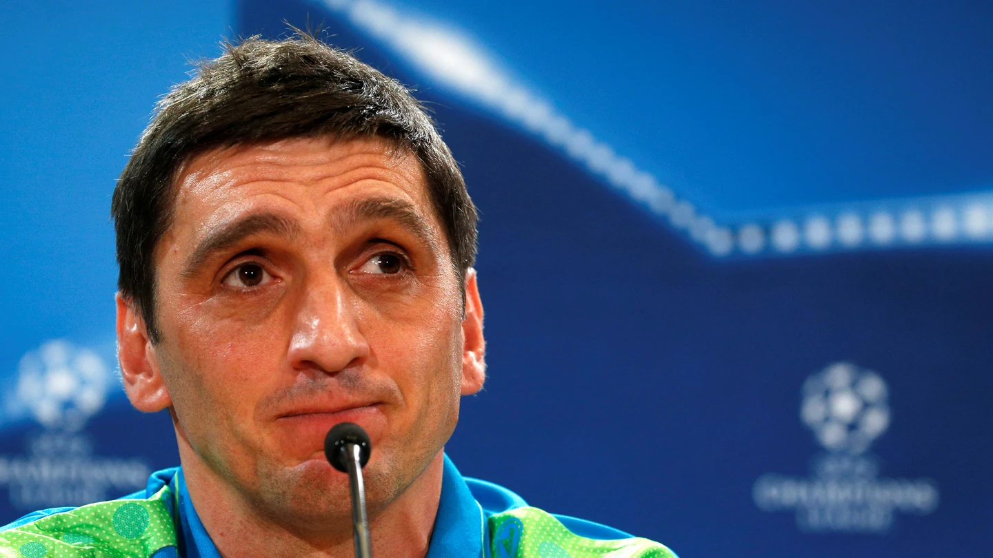 Tayfun Korkut, técnico del Bayer Leverkusen, en rueda de prensa Tayfun Korkut, técnico del Bayer Leverkusen, en rueda de prensa