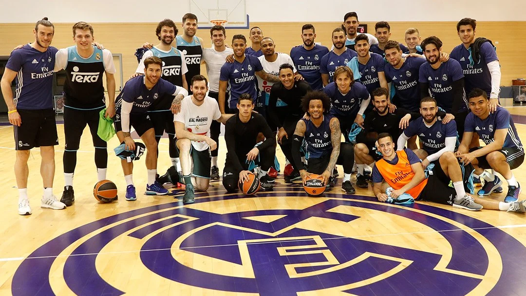 Los jugadores del Real Madrid de fútbol y baloncesto