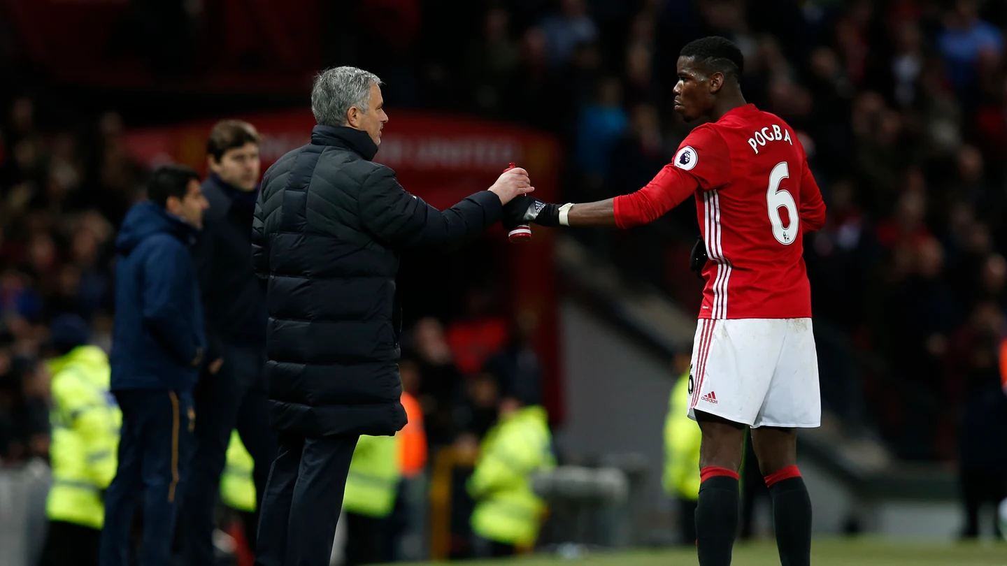 Mourinho y Pogba, en un partido del Manchester United Mourinho y Pogba, en un partido del Manchester United
