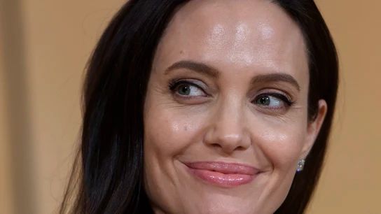Angelina Jolie vuelve a sonreír después de que Brad Pitt haya hecho las paces con sus hijos Durante su estancia en Ginebra
