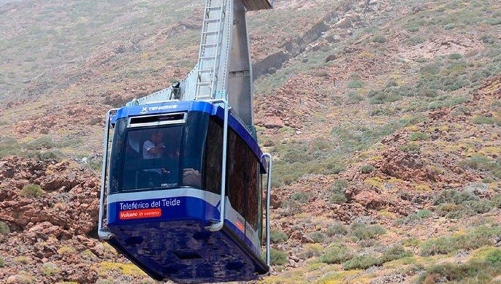 Teleférico afectado por una avería en el Teide
