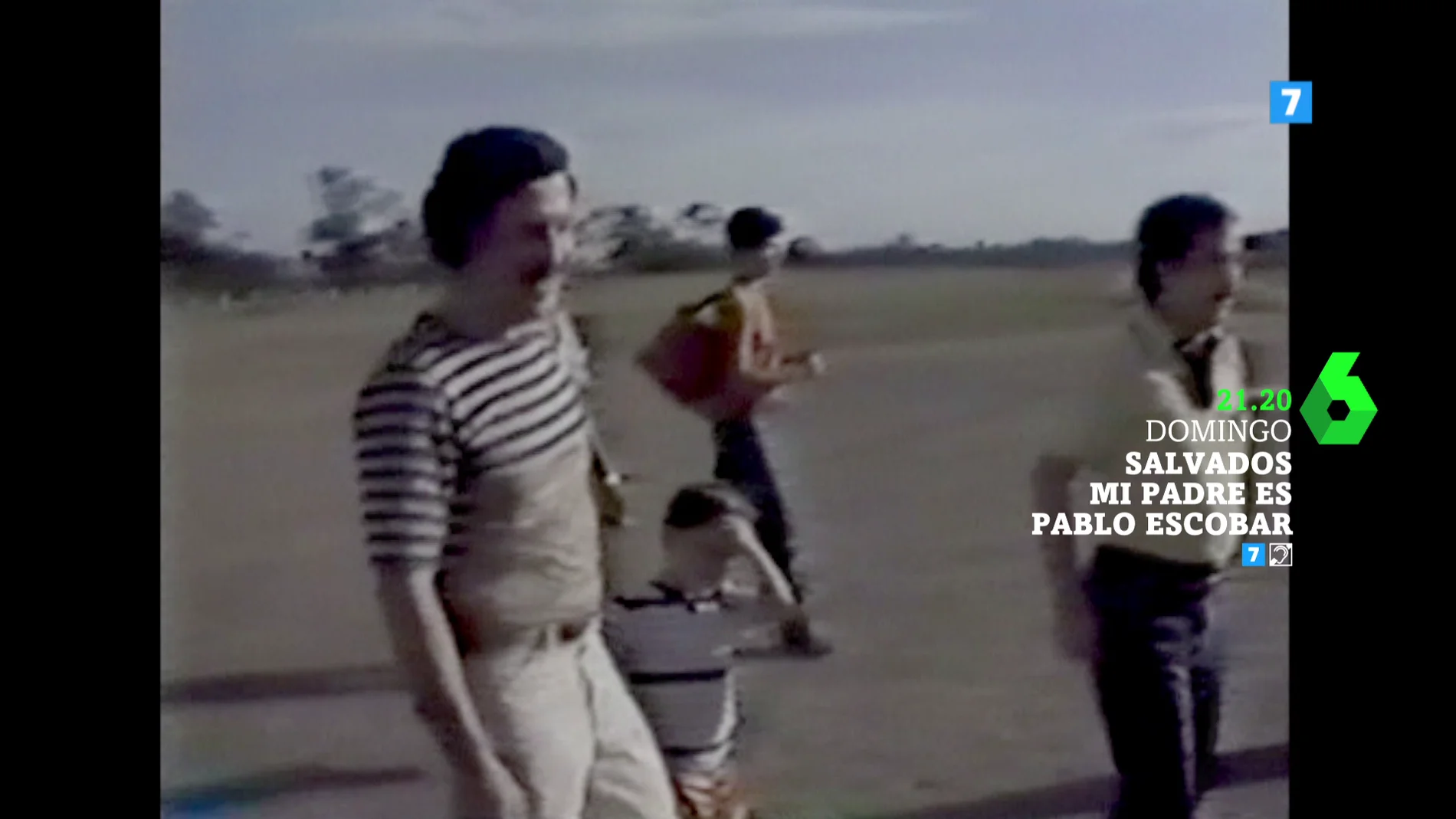 Imagen de Pablo Escobar junto a su hijo