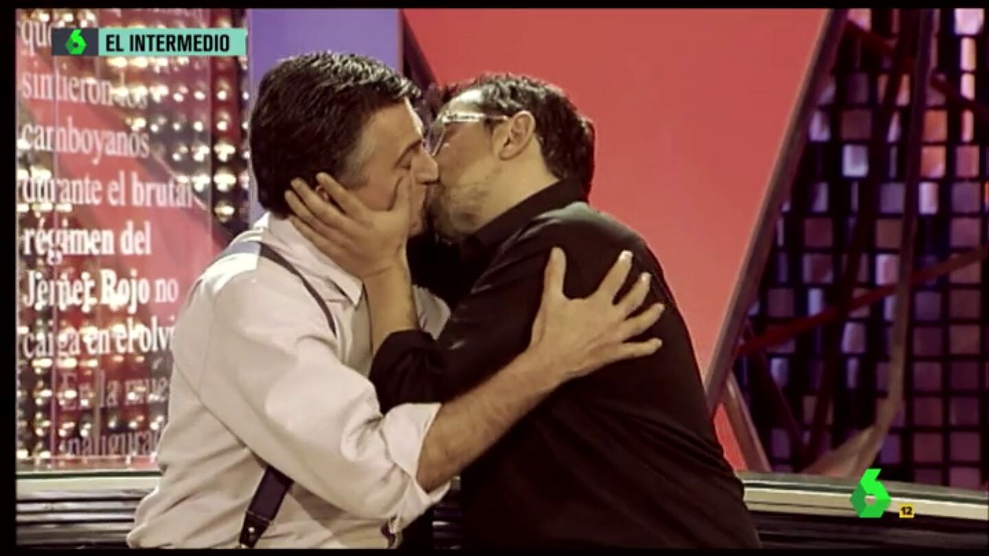 Frame 39.2219 de: Del flirteo con Dani Mateo al beso apasionado con Buenafuente: los momentazos m&aacute;s gays de Wyoming