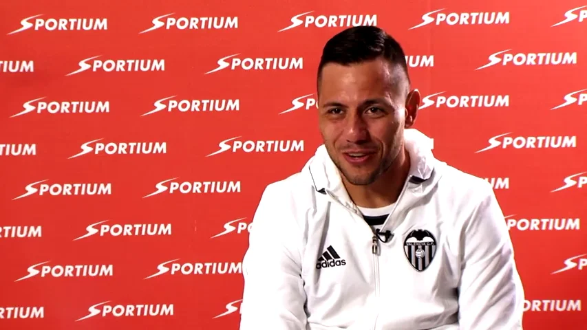 Frame 140.236746 de: Diego Alves: "Messi, Neymar y Suárez son los tres depredadores más importantes que conozco"