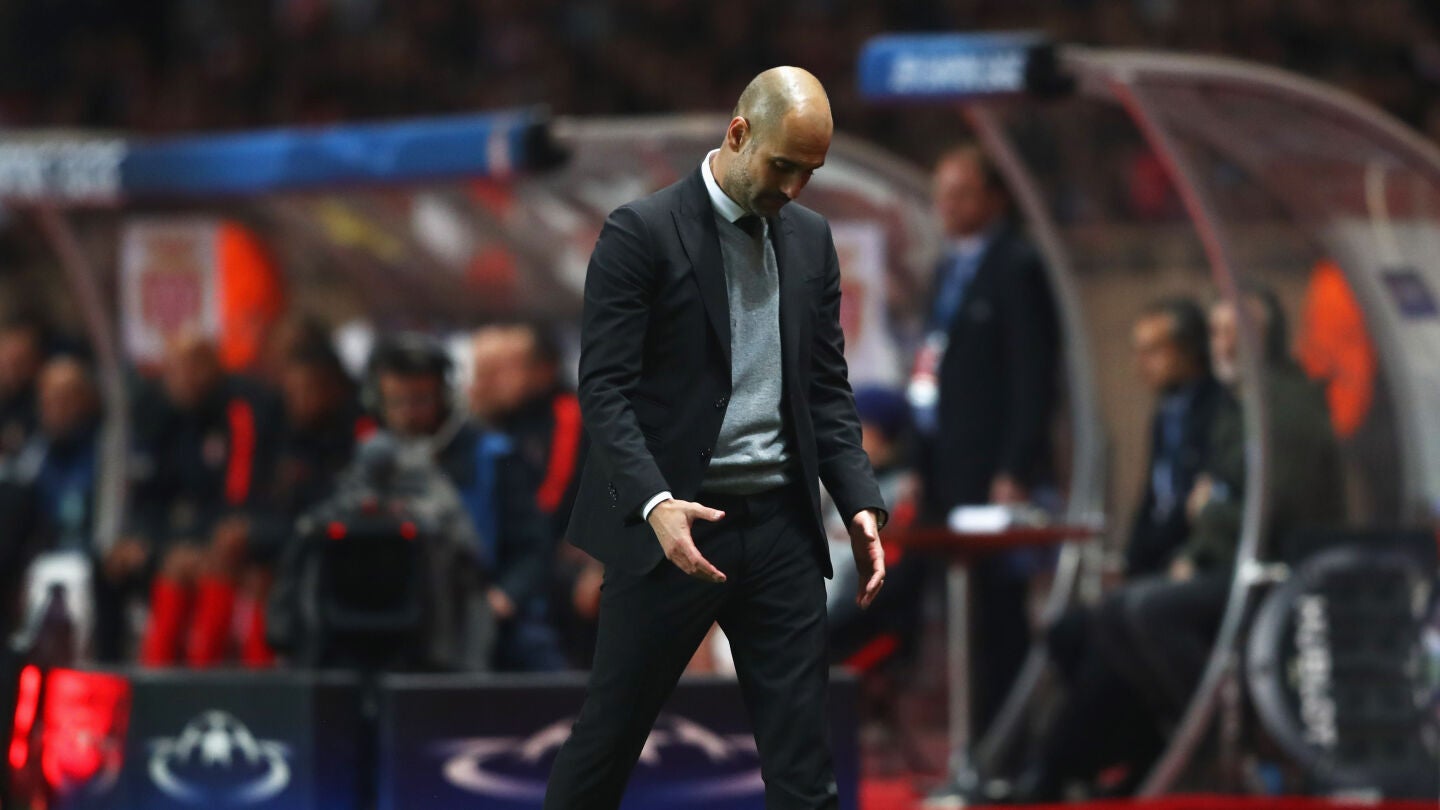 Guardiola, cabizbajo en la banda del Louis II