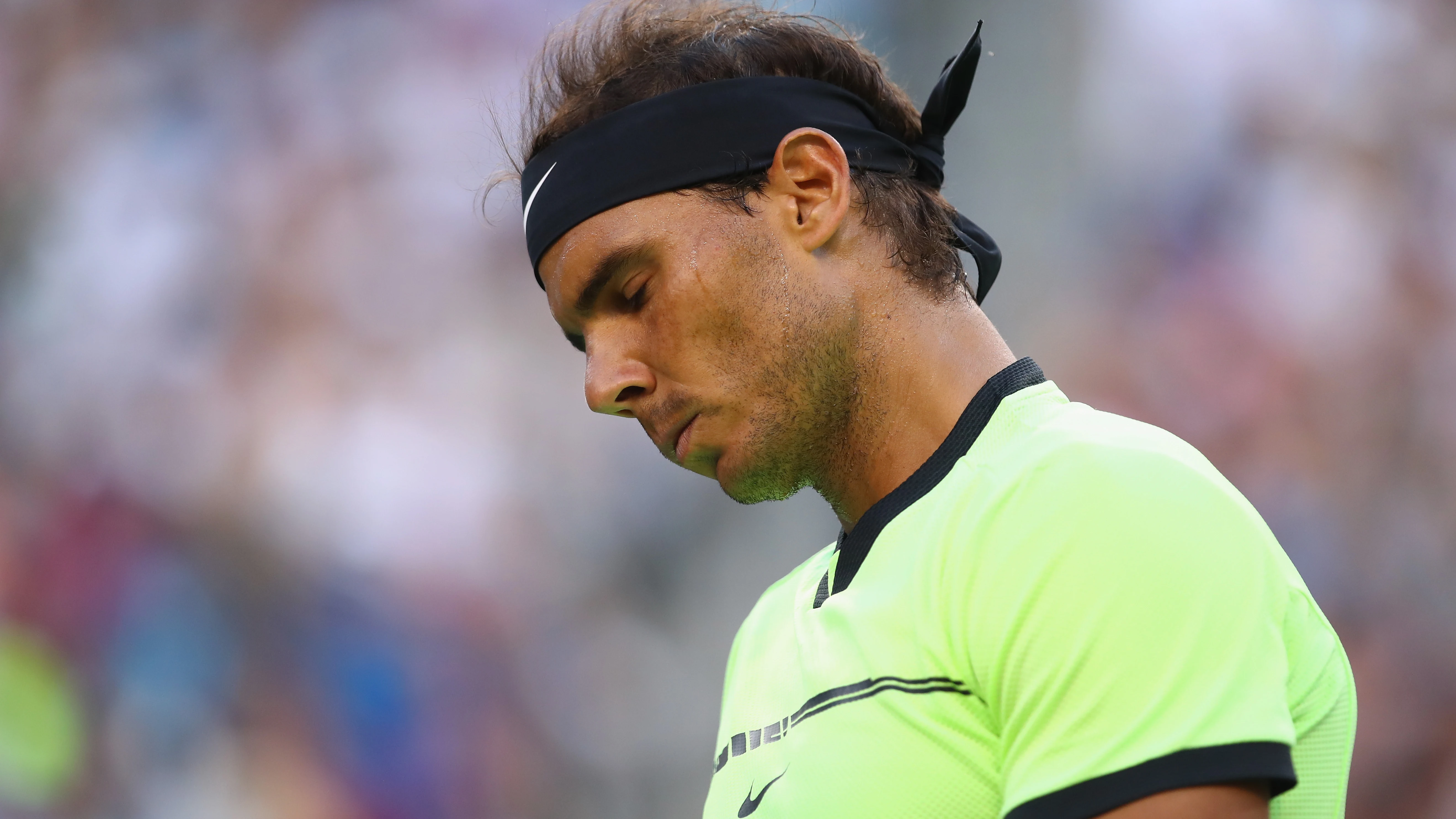 Rafa Nadal se lamenta tras perder el partido Rafa Nadal se lamenta tras perder el partido