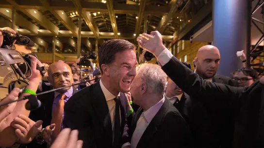 El primer ministro holandés Mark Rutte celebra su triunfo en las elecciones El primer ministro holandés Mark Rutte celebra su triunfo en las elecciones