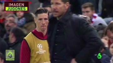 Frame 119.034784 de: El enfado de Torres con Simeone por no jugar ante el Leverkusen: su mirada al volver al banquillo lo dice todo