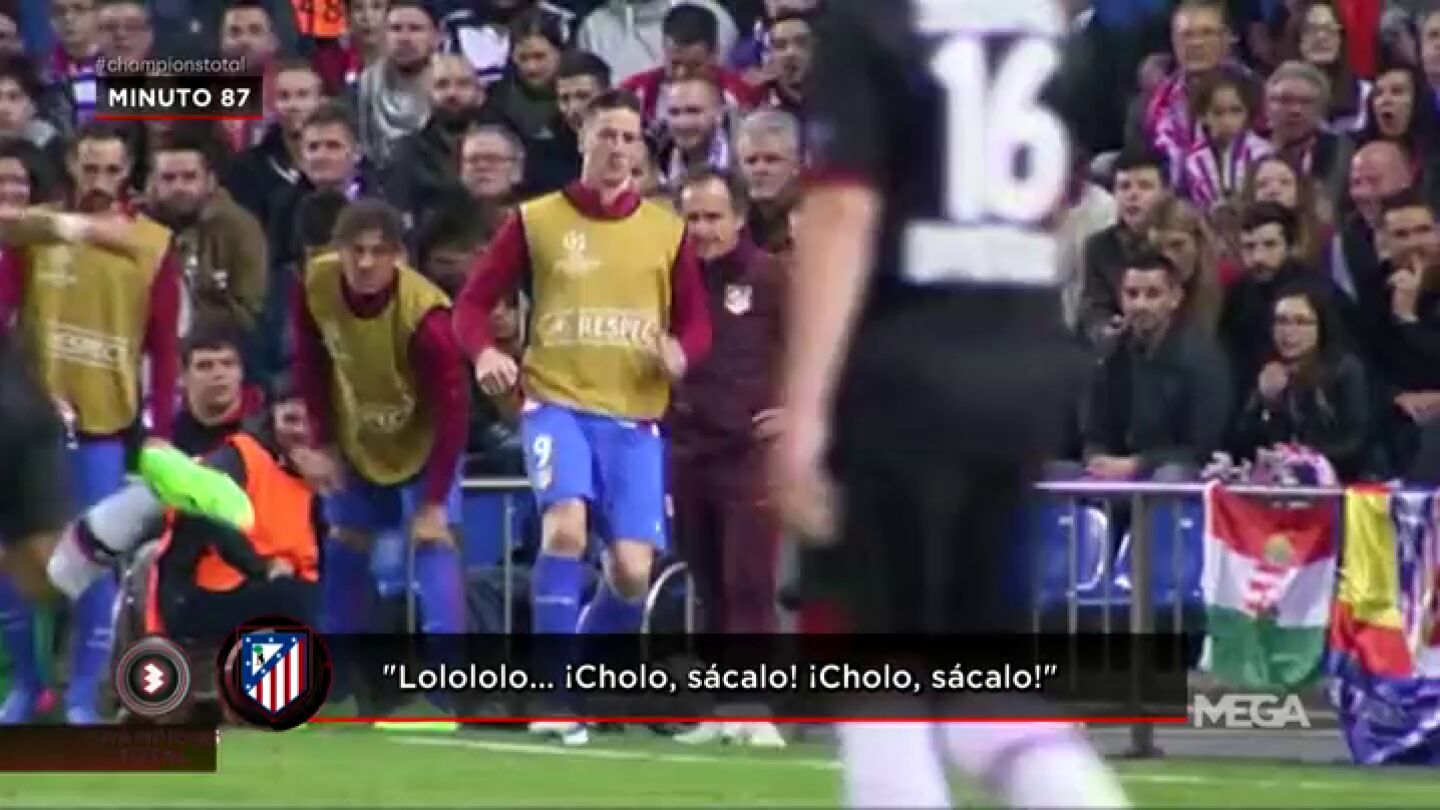 Frame 13.994311 de: El Calder&oacute;n demostr&oacute; su cari&ntilde;o a Fernando Torres, &iexcl;que calent&oacute; durante una hora en la banda!