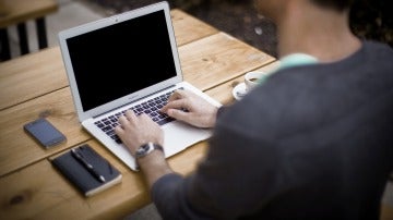 Trabajar en una oficina provoca un aumento de la circunferencia de la cintura de dos centímetros