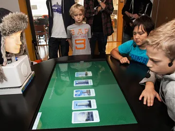 Interacciones con un robot Interacciones con un robot