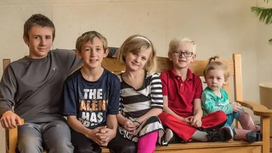 Family Wanted: Five siblings want to stay together Niños en adopción