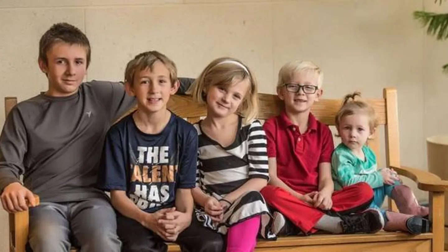 Family Wanted: Five siblings want to stay together Niños en adopción