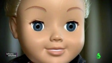 Frame 35.985024 de: Cayla, una 'inocente' muñeca espía con la que un hacker podría hablar a distancia con tus hijos: "Es siniestra"