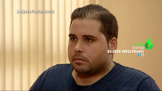 Un empleado de PadThaiWok Un empleado de PadThaiWok