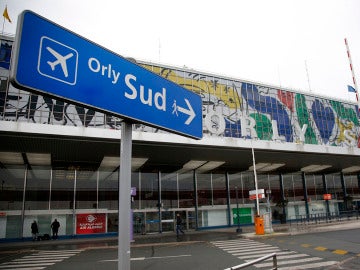 Imagen de una señal del aeropuerto parisino de Orly