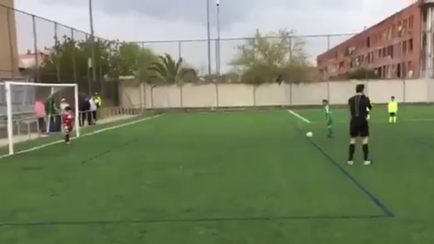 Ejemplo de deportividad de un ni&ntilde;o en un partido de benjamines