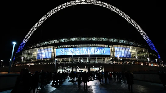 Exteriores del estadio de Wembley antes de un partido Exteriores del estadio de Wembley antes de un partido