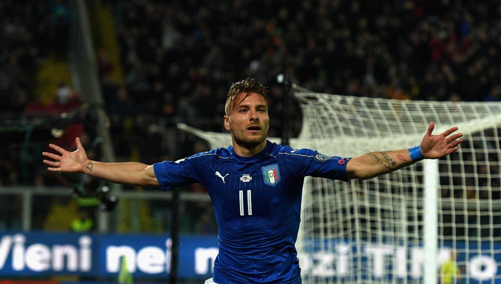 Ciro Immobile celebra un gol con Italia