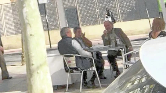 El juez Pérez-Templado, de cañas con un dirigente del PP de Murcia El juez Pérez-Templado, de cañas con un dirigente del PP de Murcia