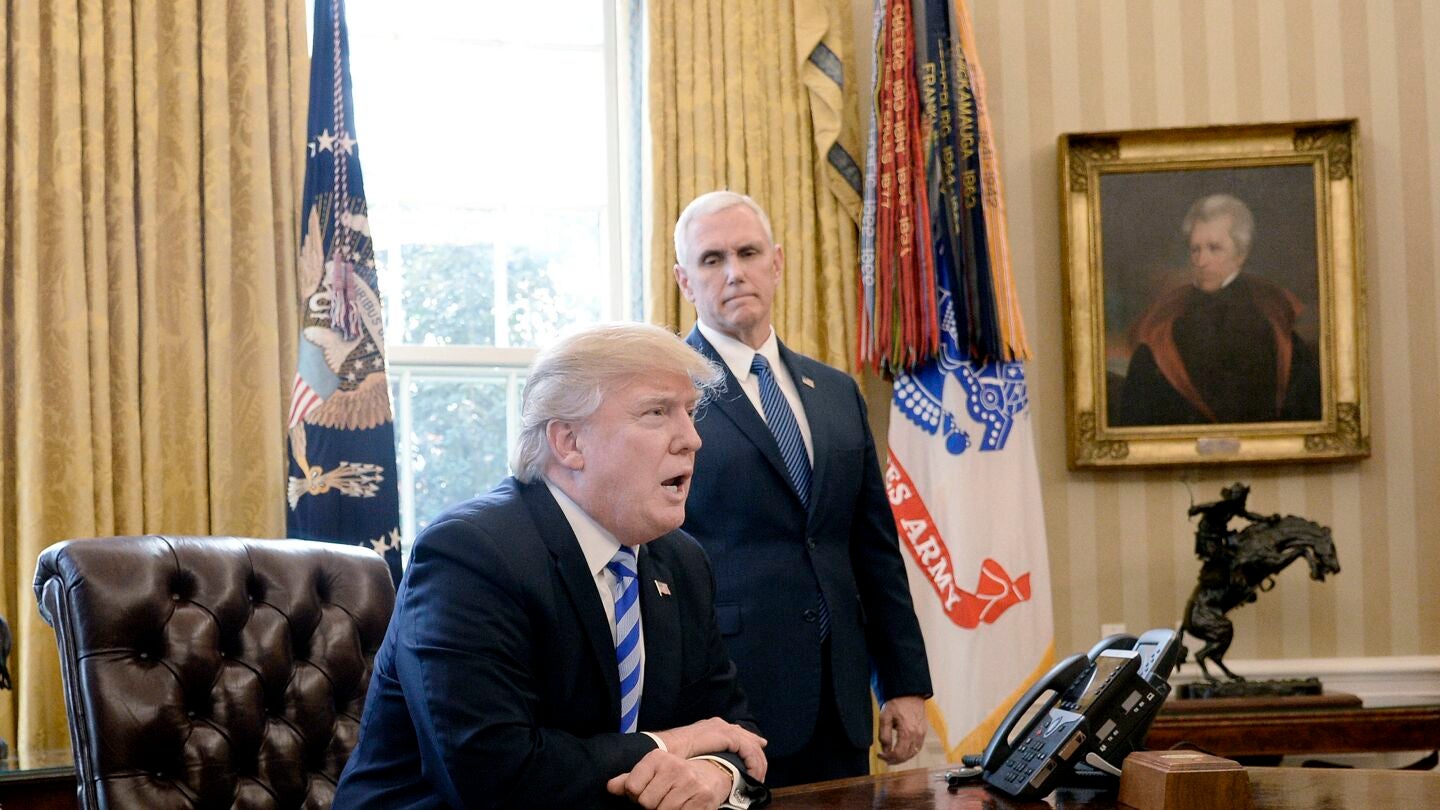 El presidente de EE.UU., Donald Trump, durante unas declaraciones a los periodistas en el Despacho Oval