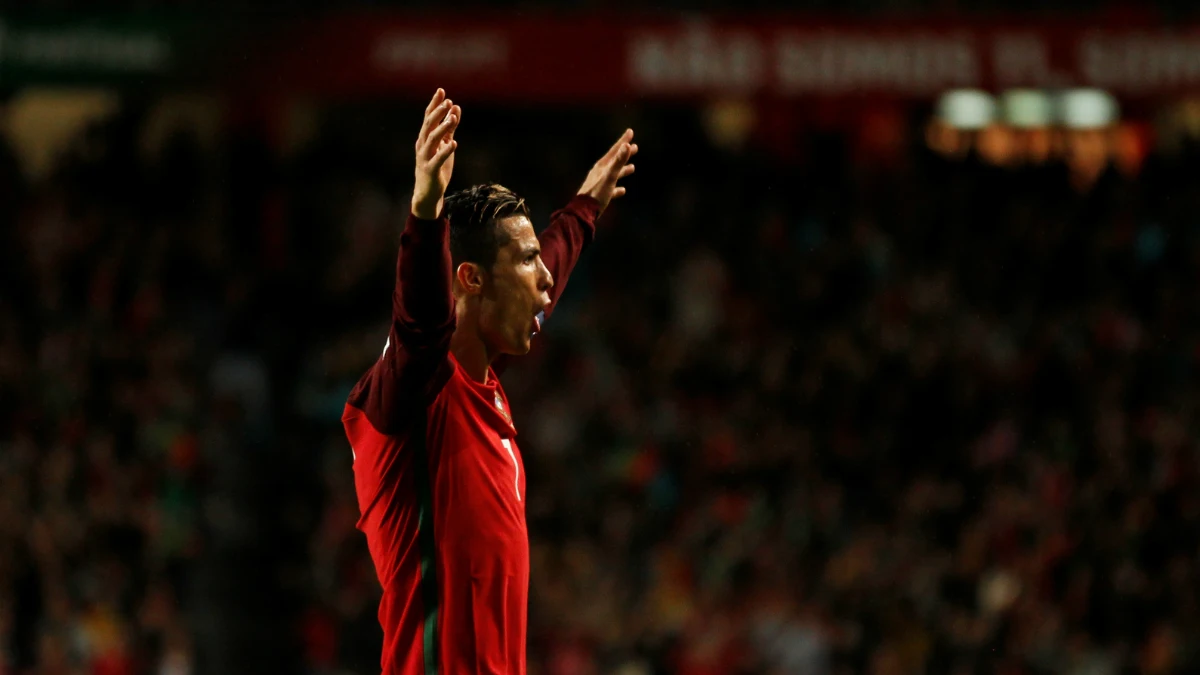 Cristiano celebra un gol con Portugal