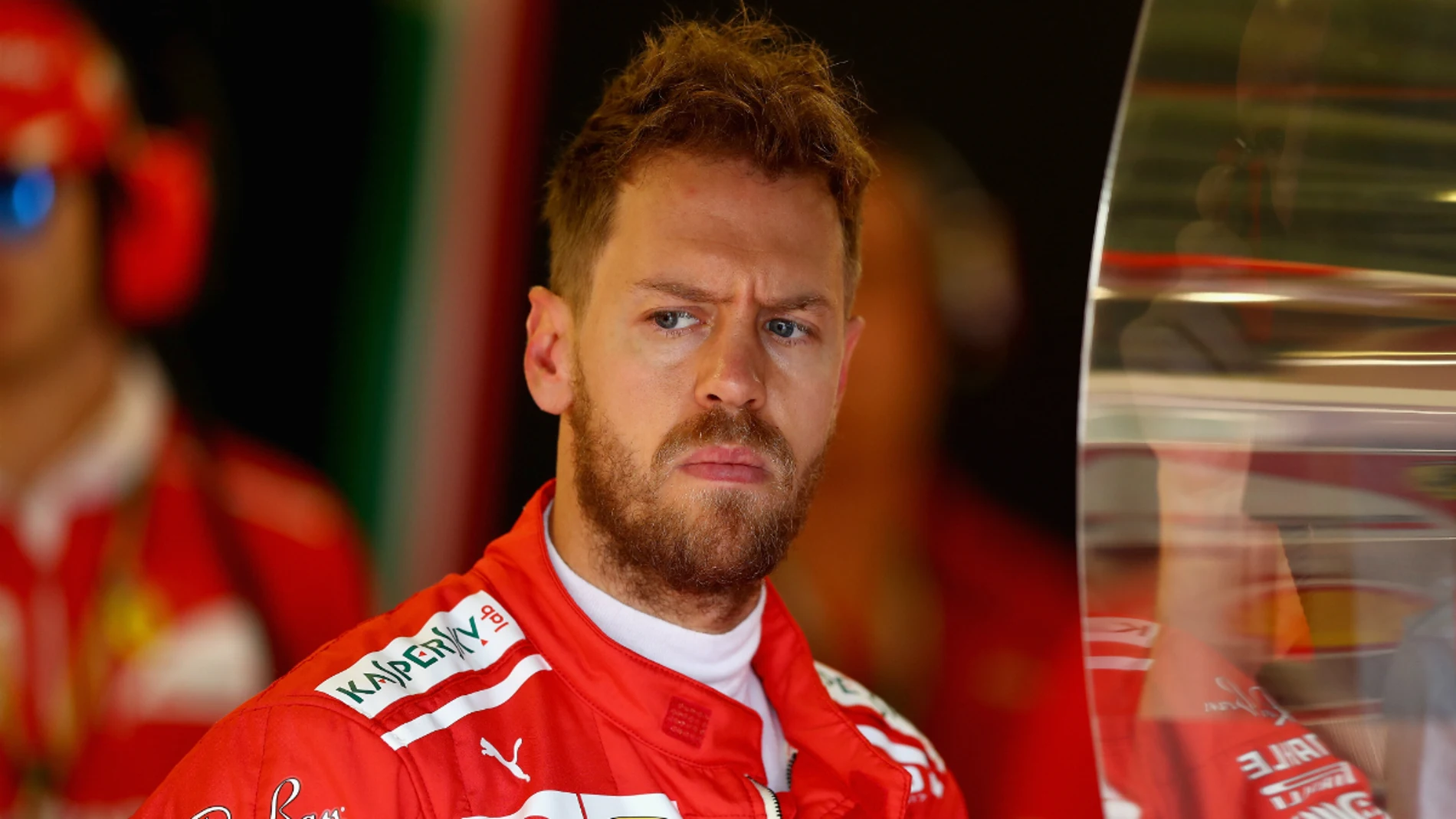 Vettel, en el box de Ferrari
