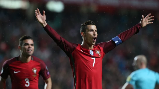 Cristiano Ronaldo celebra un gol con Portugal Cristiano Ronaldo celebra un gol con Portugal