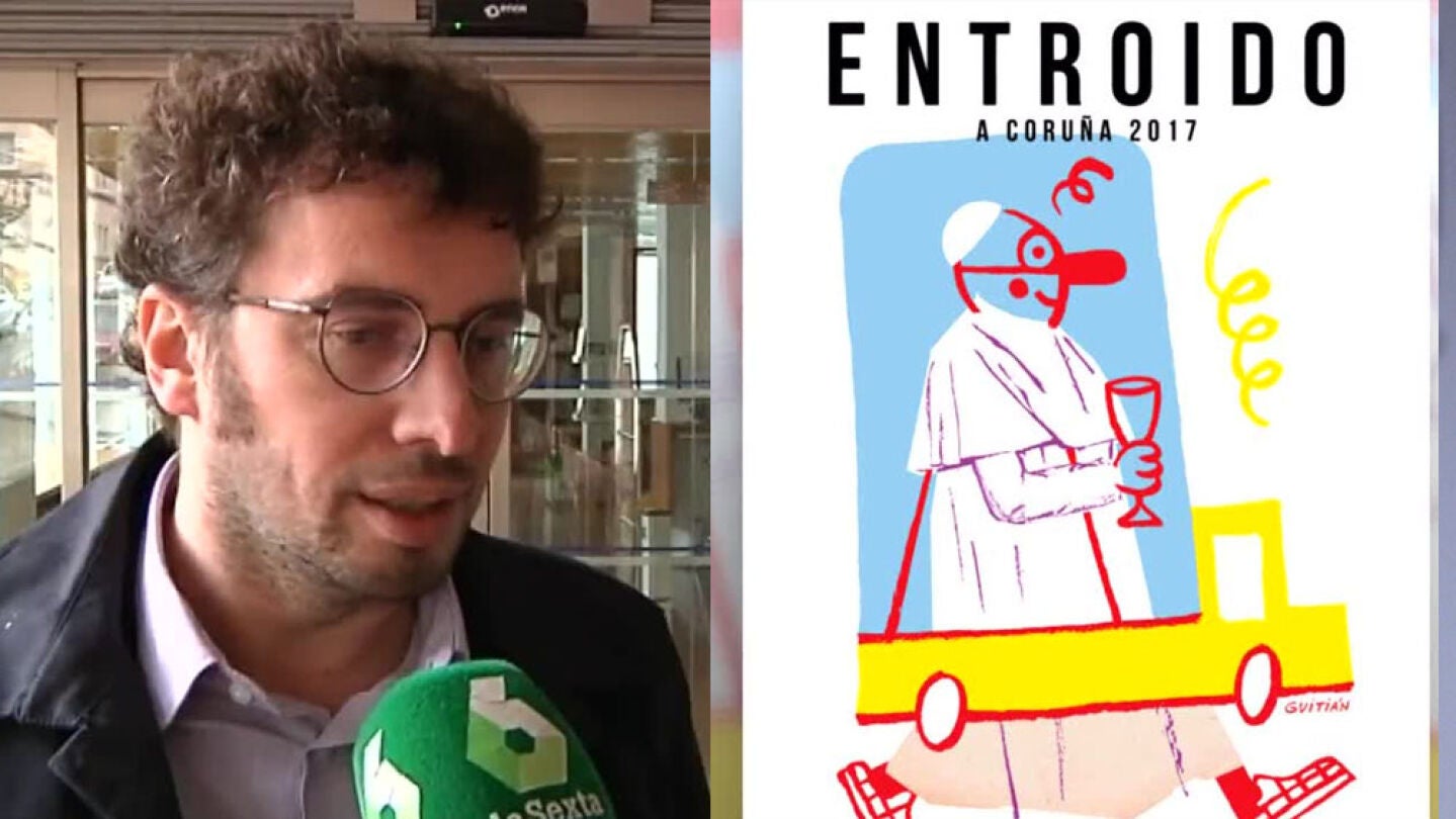 Concejal de Cultura de A Coru&ntilde;a junto al pol&eacute;mico cartel