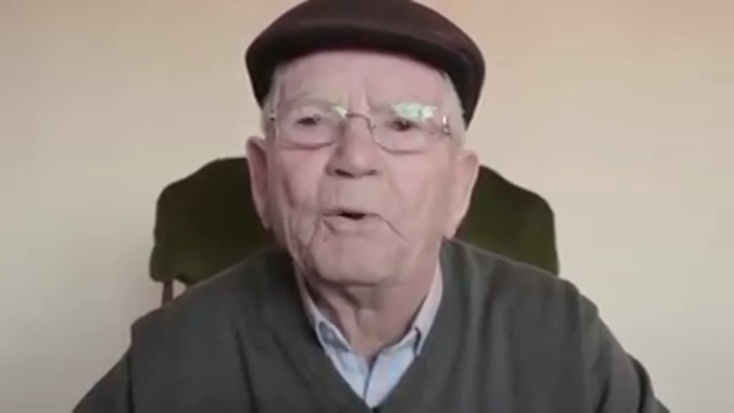El mensaje de un anciano que te hará reflexionar Frame 20.630449 de: "Sois millonarios, pero no os dais cuenta": el mensaje de un anciano que te hará reflexionar