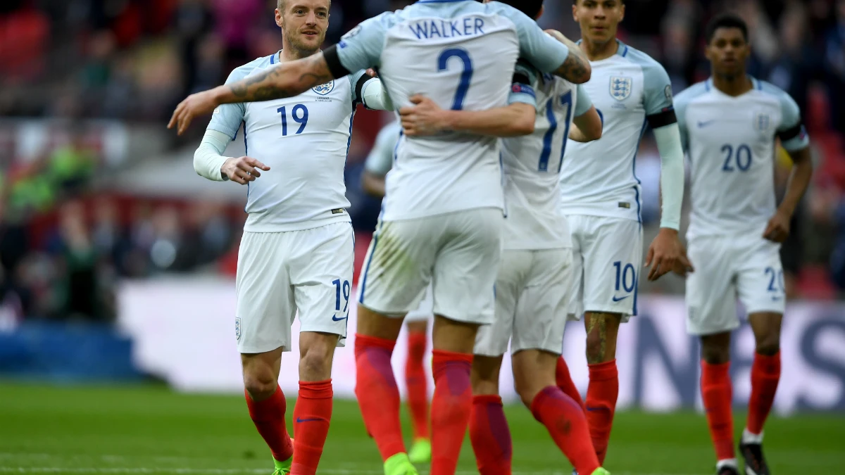 Inglaterra celebra un gol de Vardy