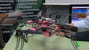 Un estudiante de mecánica diseña un dron dedicado a localizar minas antipersona