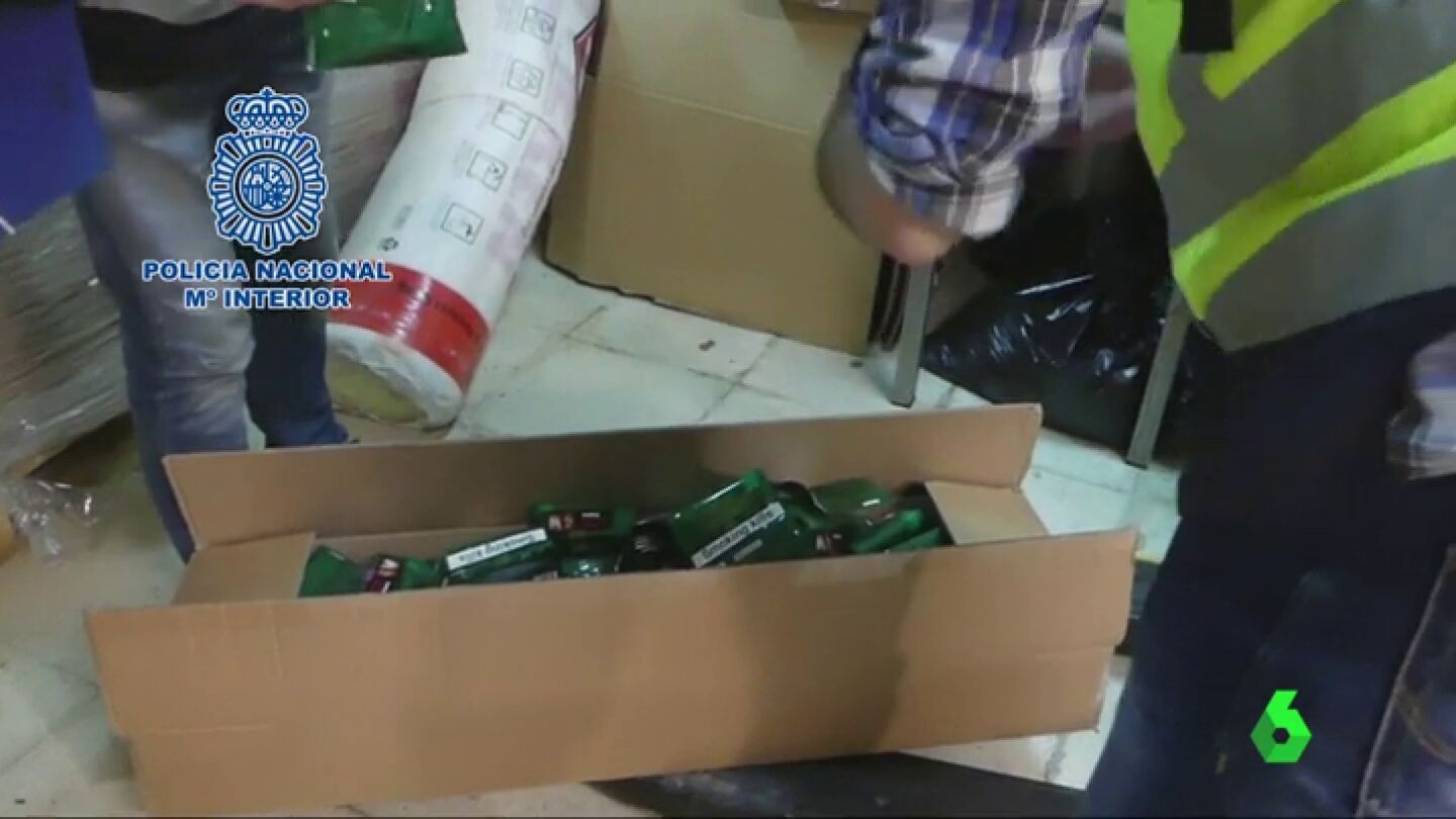 Frame 2.062224 de: La Polic&iacute;a impide la puesta en marcha de una f&aacute;brica clandestina de tabaco en Elche 
