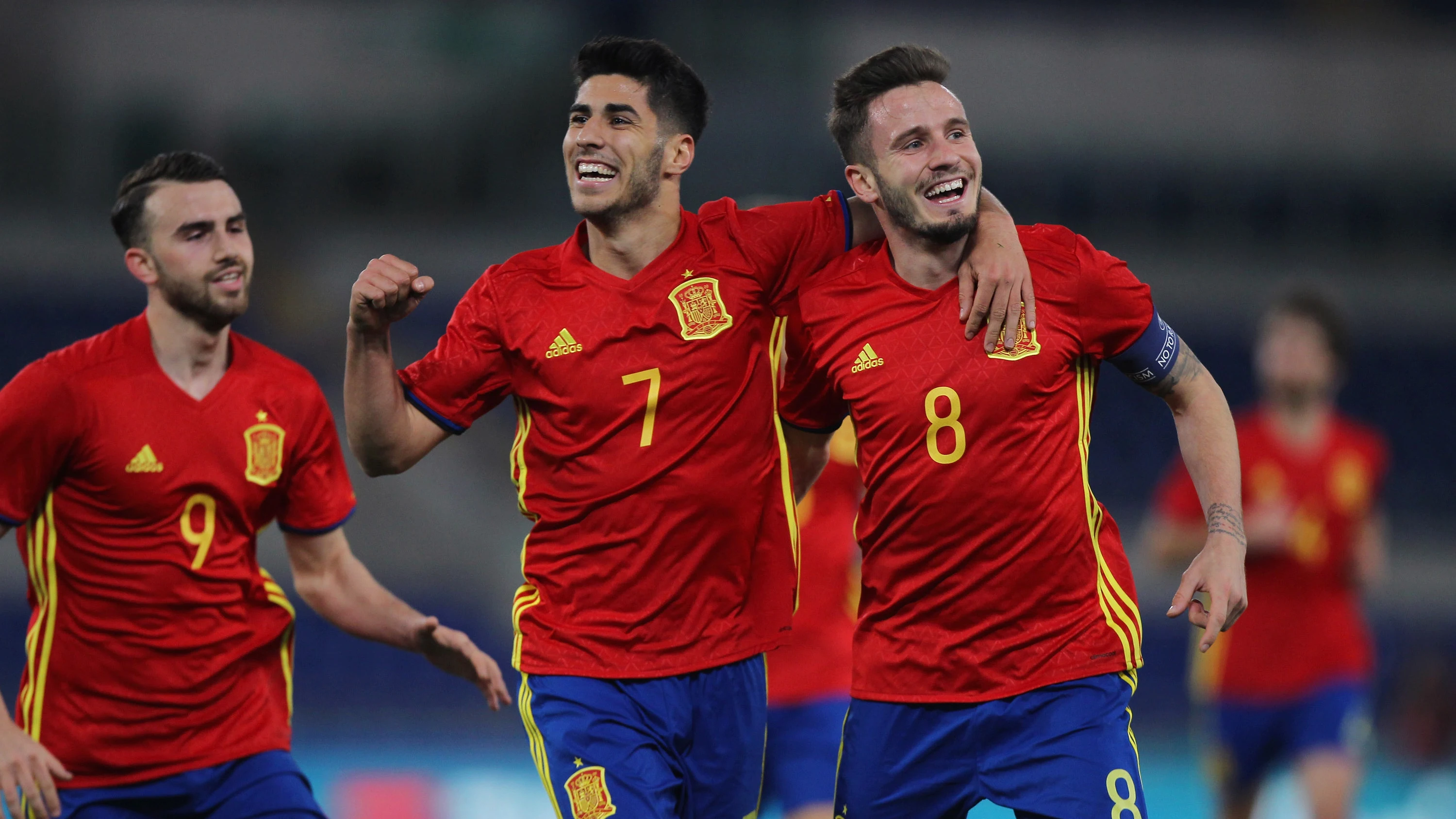 Jugadores de la sub-21 celebrando un gol