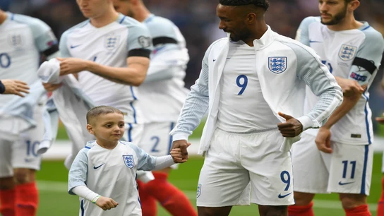 Jermain Defoe, con Bradley Lowery antes del Inglaterra-Lituania Jermain Defoe, con Bradley Lowery antes del Inglaterra-Lituania