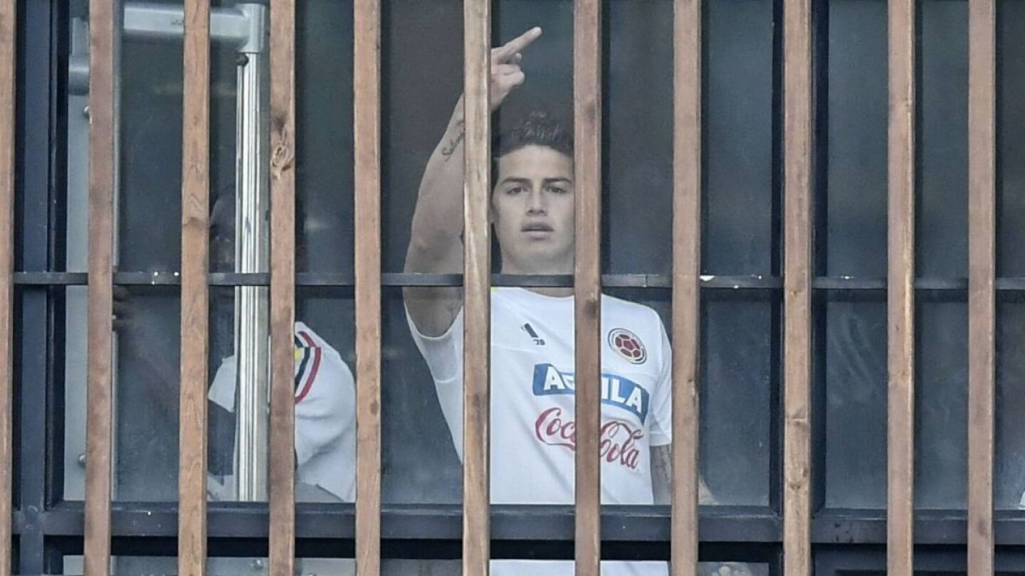 James Rodr&iacute;guez hace una peineta en Colombia