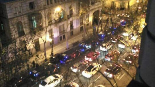 Varios agentes de la Polic&iacute;a acuden a desalojar un edificio ocupado por Hogar Social
