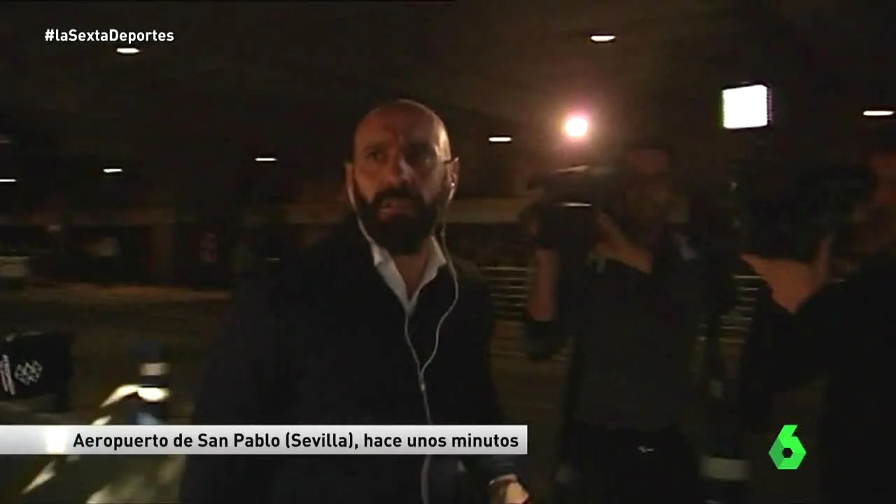 Monchi, en el aeropuerto de Sevilla