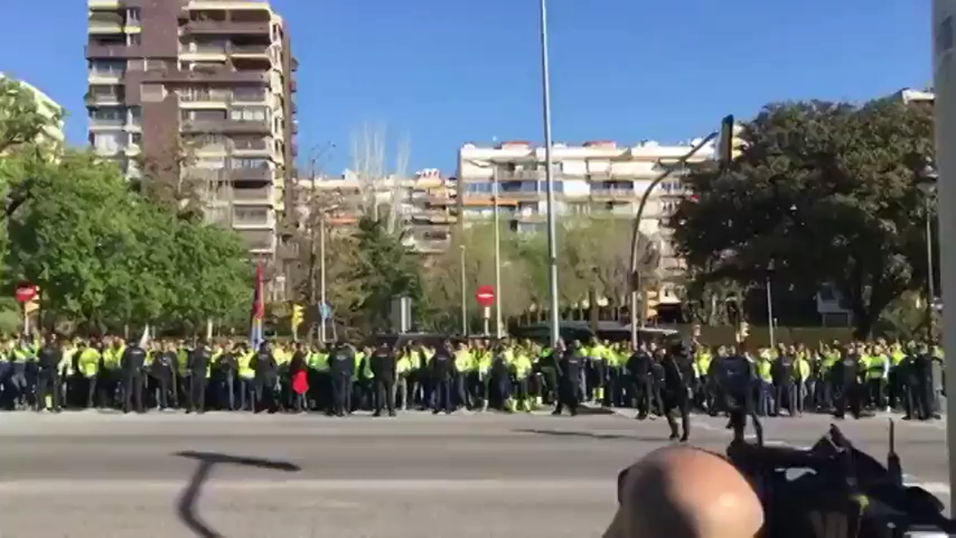 Protesta de los estibadores ante Rajoy en un acto en Barcelona