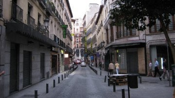 Calle de La Cruz, zona donde fue detenido por masturbarse en público