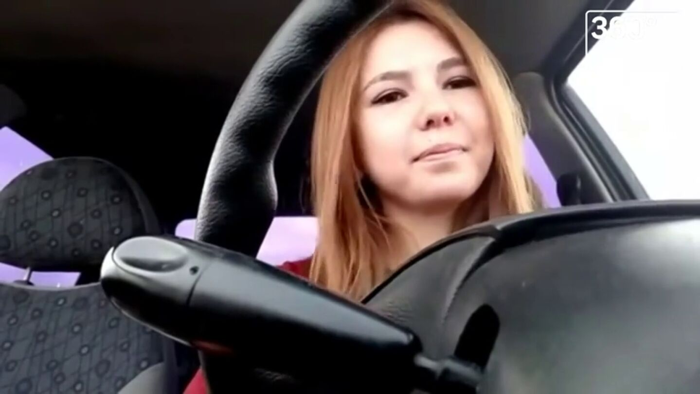 Frame 13.472019 de: Las impactantes im&aacute;genes de una joven que muere mientras conduc&iacute;a haciendo un directo por Facebook